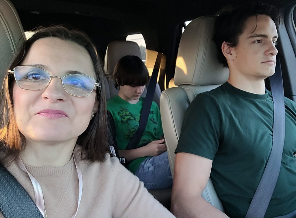 Mom and teenagers in car