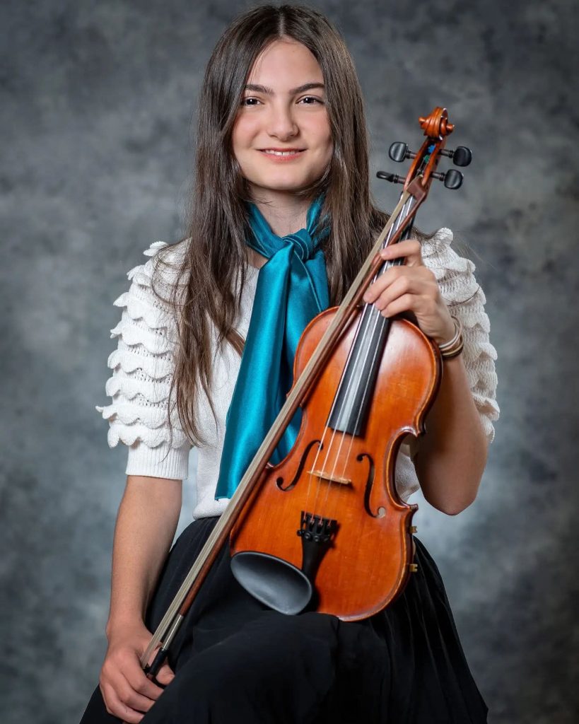 Young girl with violin